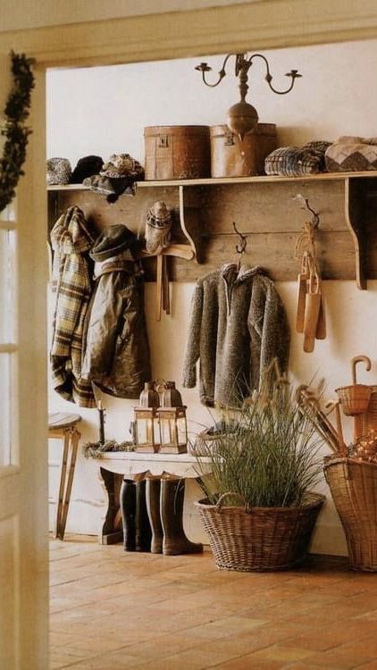 French Country Rug, Country Style Furniture, French Country Cottage Decor, Mudroom Design, Country Cottage Decor, Boot Room, Country Living Room, French Country Cottage, French Cottage