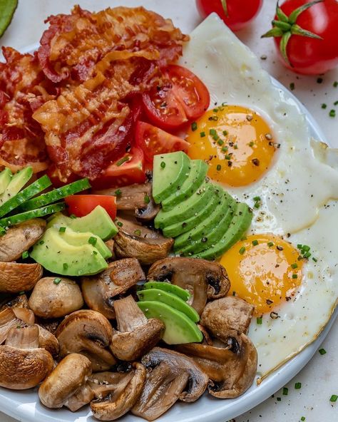 Bacon Eggs Breakfast, Plats Healthy, Eggs Breakfast, Breakfast Ingredients, Bacon Eggs, Healthy Eggs, Clean Eating Breakfast, Clean Food Crush, Food Crush