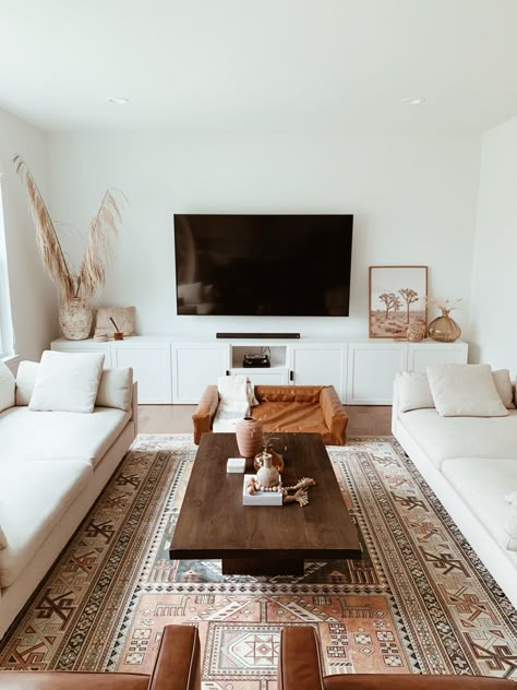 Milena Ciciotti living room, Milena Ciciotti decor, Milena Ciciotti House Living Room Design Boho, Minimal Living Room, Aesthetic Living Room, Design Blogs, Living Room Decor Apartment, Boho Living Room, Living Room Inspo, Couches Living Room, Apartment Living Room