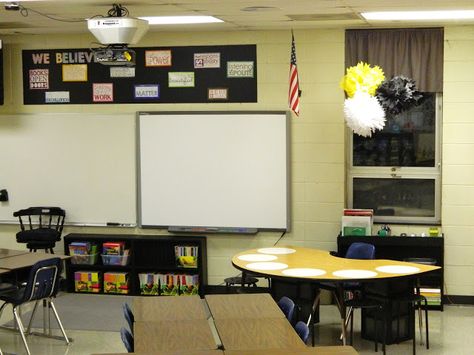 Classroom Inspiration Board Classroom Setup With Tables, 5th Grade Classroom Decor, 5th Grade Classroom Setup, Classroom Desk Arrangement, Decor And Organization Ideas, Desk Arrangements, Board Classroom, Teachers Room, Classroom Images