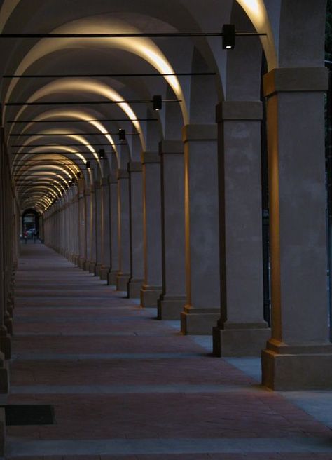 projects | Viabizzuno progettiamo la luce Arch Lighting, Claudio Silvestrin, Arch Light, Column Lighting, Cladding Design, Architectural Lighting Design, Corridor Lighting, Facade Lighting, Brick Architecture