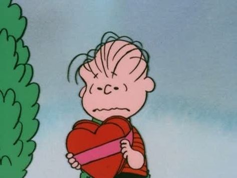 Linus, heartbroken, tosses away the Valentine's Day chocolates he bought for his teacher. Linus Charlie Brown, Charlie Brown Valentine, Linus Van Pelt, Zodiac Signs Pictures, Valentines Day Chocolates, Tom Y Jerry, Arte Alien, Snoopy Images, Snoopy Love