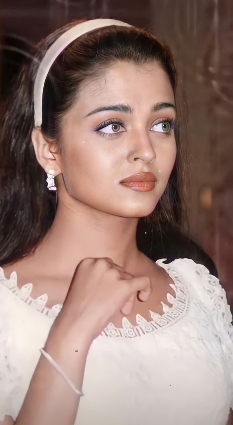 Aishwarya Rai Makeup, Aishwarya Rai Photo, Actress Hairstyles, Beauty Face Women, Aishwarya Rai, Bollywood Girls, Thing 1, Actresses