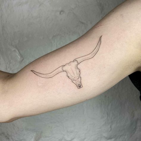 Buffalo Skull Tattoo Women, Long Horn Tattoo For Women, Texas Longhorn Tattoo, Longhorn Skull Tattoo, Someday Tattoo, Rugby Tattoo, Longhorn Tattoo, Western Tattoo, Bull Skull Tattoos