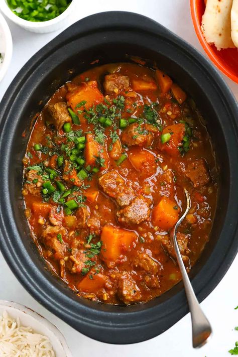 This Slow Cooker Lamb Curry is mixed up in just 5 minutes. This ‘fakeaway’ also happens to be packed with extra veg and super tasty. Slow Cook Lamb, Slow Cooker Curry Recipes, Slow Cooker Beef Curry, Cook Lamb, Slow Cooker Curry, Slow Cooker Lamb, Lamb Curry, Slow Cooked Lamb, Fried Chicken Breast