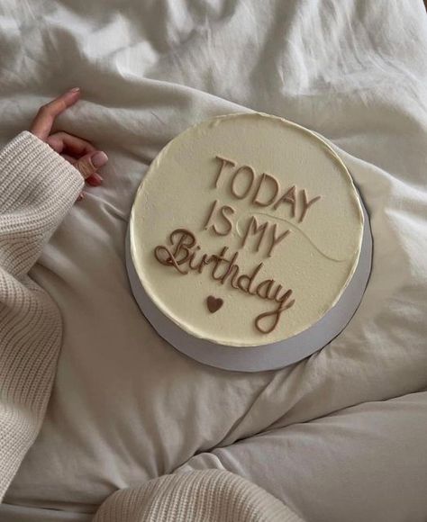 Brown Aesthetic Birthday, Happy Birthday To Me Aesthetic, Classy Birthday Cakes, Dzimšanas Diena, 19th Birthday Cakes, Pasta Cake, Me Aesthetic, Birthday Icon, Cute Birthday Pictures