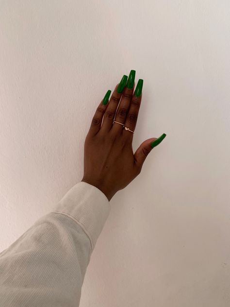 Black girl green nails Plain Green Acrylic Nails, Vibrant Green Nails, Green Aesthetic Black Women, Emerald Green Acrylic Nails Short, Green Nails Black Women, Fall Nails Olive Green, Jade Green Nails Acrylic, Spring Green Nails, Jade Green Nails