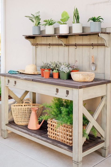 Planting Station Potting Tables, Tools Organization Ideas, Rustic Outdoor Bench, Repot Plants, Potting Benches Diy, Rustic Outdoor Benches, Garden Work Bench, Potting Bench Ideas, Diy Potting Bench