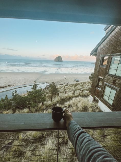 Where to Stay on the Oregon Coast: Headlands Lodge - The Traveling Spud Oregon Coast House, Oregon Beach House, Manzanita Oregon, Beachy House, Canon Beach, Seaside Oregon, Oceanfront Cottage, Oregon Beaches, Pacific City