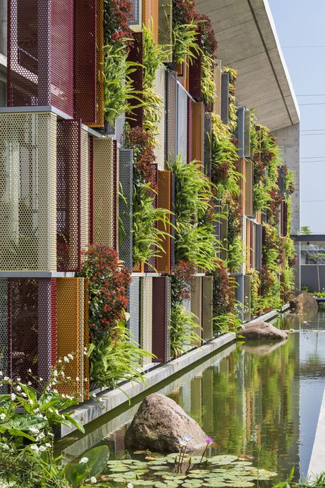 Green Building Architecture, Administrative Building, Green Inspo, Green Facade, Concrete Facade, Urban Gardens, Green Architecture, Hanoi Vietnam, Facade Architecture