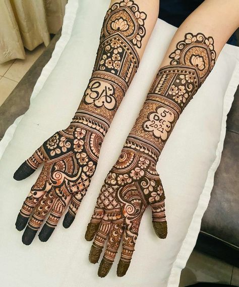 Mehandi Designs Marriage, 25th Anniversary Mehandi Designs, 1st Anniversary Mehendi Designs, Engagement Mehndi Designs Unique, Henna Model, Engagement Mehendi, Bride Mehndi, Simple Mehandi, Mehandhi Designs