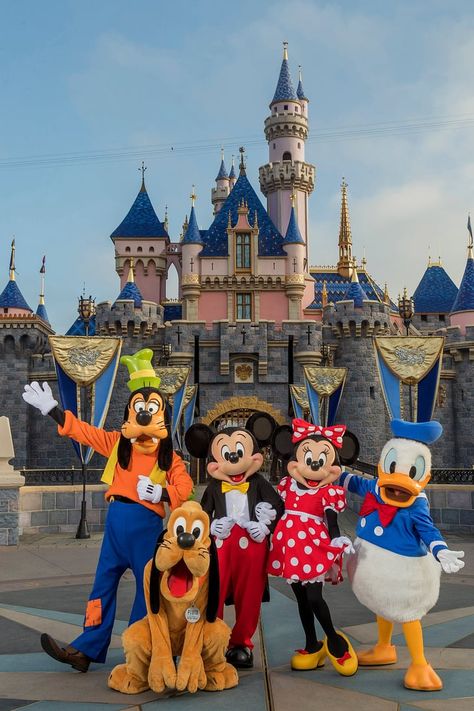 These 10 Unexpected Disneyland Adventures Will Make Your Family's Vacation Even Happier Disney Activities, Disneyland Tickets, Disneyland Tips, Disneyland Vacation, Disneyland California, Disney Music, Disneyland Trip, Disney California, Disney Theme Parks