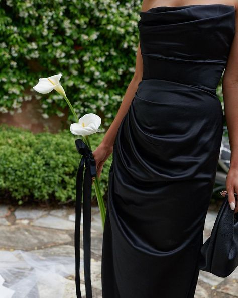 Black Satin Bridesmaid Dress, Minimal Wedding Dress, Black Bridesmaid, Spring Wedding Dress, Fairy Tale Wedding Dress, Black Bridesmaids, Bridesmaid Dress Colors, Stunning Wedding Dresses, Bridesmaid Dresses Online