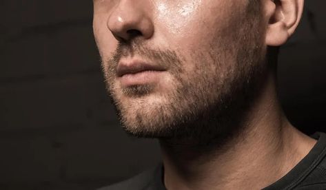 Most men have sported the five o’clock shadow before – even if only by accident. This light stubble and ‘stache usually appear after skipping a few days shaving. This look has now become a signature short beard style that’s easy to shape, even if you have a patchy beard. The 5 o’clock shadow is the first appearance of facial hair growth on a man’s face. Light Stubble, Beard Burn, Beard Neckline, Long Mustache, Beard Guide, Scruffy Beard, Stubble Beard, Facial Hair Growth, Patchy Beard