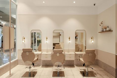 Luxury Salons, Salon Concepts, Hair Salon Interior Design, Beauty Salon Interior Design, Salon Mirrors, Hair Salon Interior, Hair Salon Decor, Salon Suites, Beauty Salon Interior