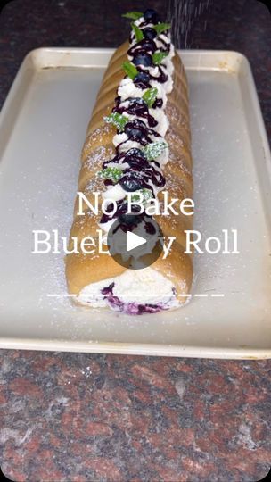 Blueberry Recipes Easy, Blueberry Rolls, Hack Videos, Dessert Express, Blueberry Filling, Festive Baking, Roll Cakes, Cake Filling Recipes, Cake Roll Recipes