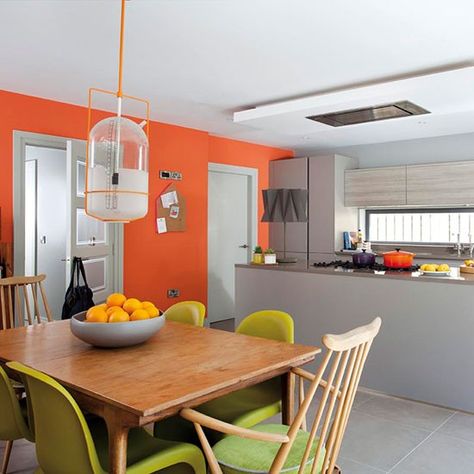 A feature wall painted orange creates a strikingly fresh look Colorful Kitchen Appliances, Orange Dining Room, Blue Grey Living Room, Grey Kitchen Colors, Orange Kitchen Decor, Gray Bathroom Decor, Homemade Furniture, Tangerine Dream, Living Room Orange