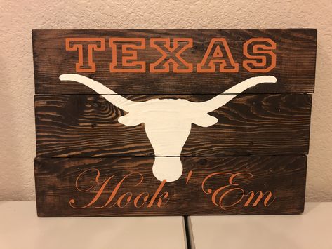 Texas Star Decor, Orange Pallet, Outdoor Towel Rack, Texas Sign, Outdoor Garden Bar, Texas Signs, Texas Theme, Hook Em Horns, Diy Home Gym