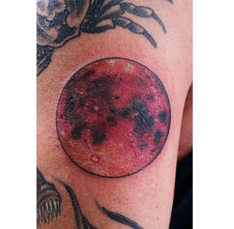 This chilling blood moon by Jake Hodson. #inked #tattoo #moon #blood #ink #awesome Half Sleeve Tattoos Nature, Blood Moon Tattoo, Red Moon Tattoo, Arm Tattoo Realistic, Realistic Moon Tattoo, Blood Tattoo, Sky Tattoos, Full Moon Tattoo, Celestial Tattoo