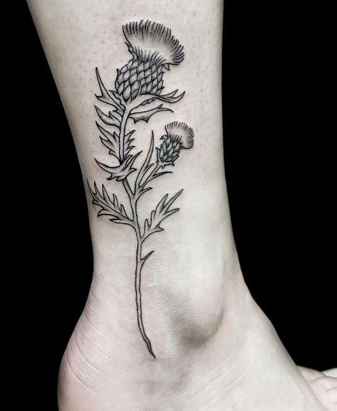 101 Amazing Thistle Tattoo Ideas You Need To See! - Outsons Thistle Tattoo Black, Outlander Tattoos, Thistle Flower Tattoo, Scotland Tattoo, Scottish Thistle Tattoo, Trinity Knot Tattoo, Scottish Tattoo, Mysterious Tattoo, Scottish Tattoos