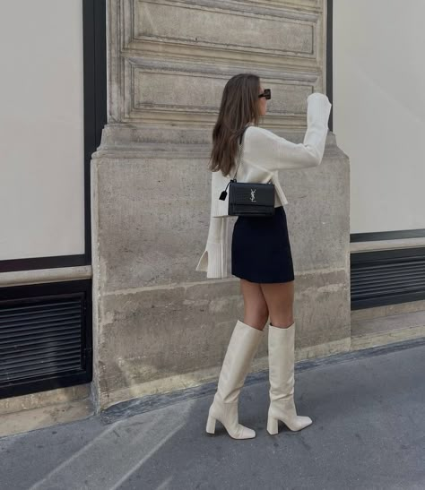 White Boots Outfit, Outfit Botas, Stylish Winter Outfits, Date Outfit Casual, Autumn Outfits, Outfit Inspiration Fall, Winter Outfits For Work, White Boots, Autumn Outfit