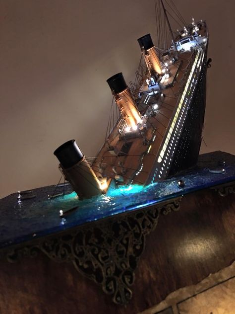 Diaroma Ideas, Science Exhibition Ideas, Titanic Model, Titanic Ship, Cool Optical Illusions, Science Projects For Kids, Cool Art Projects, Rms Titanic, Military Diorama