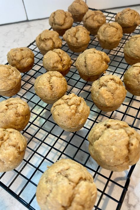 Peanut Butter Banana Mini Muffins Muffins For Baby Led Weaning, Breakfast Ideas For Baby, Banana Mini Muffins, Mini Banana Muffins, Toddler Muffins, Baby Muffins, Baby Breakfast, Peanut Butter Muffins, Peanut Butter Banana Muffins