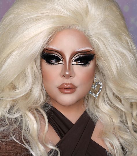 Drag Nose Contour, Drag Gown, Creme Fatale, Gorgeous Drag, Disco Makeup, Goth Subculture, Nose Contouring, Drag Makeup, Graphic Liner