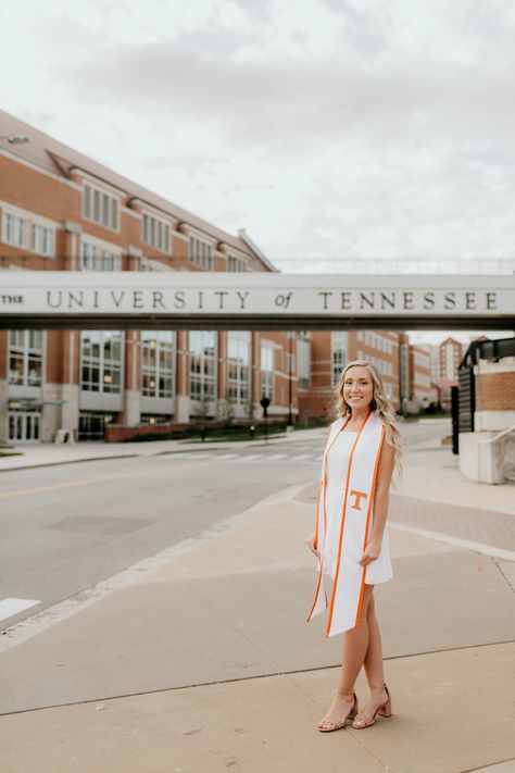 Utk Senior Pictures, Tennessee Graduation Pictures, Tennessee University Aesthetic, Utk Graduation Photos, University Of Tennessee Wallpaper, University Of Tennessee Aesthetic Wallpaper, Utk Graduation, University Of Tennessee Graduation Pictures, University Of Tennessee Graduation