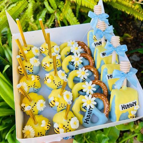 Vintage Winnie The Pooh Treats, Winnie The Pooh Treat Table Ideas, Winnie The Pooh Pastries, Winnie The Pooh Grazing Table, Whinney Pooh Gender Reveal Ideas, Winnie The Pooh Pretzel Rods, Winnie The Pooh Baby Shower Ideas Desert, Winnie The Pooh Cakesicles, Winnie The Pooh Rice Crispy Treats