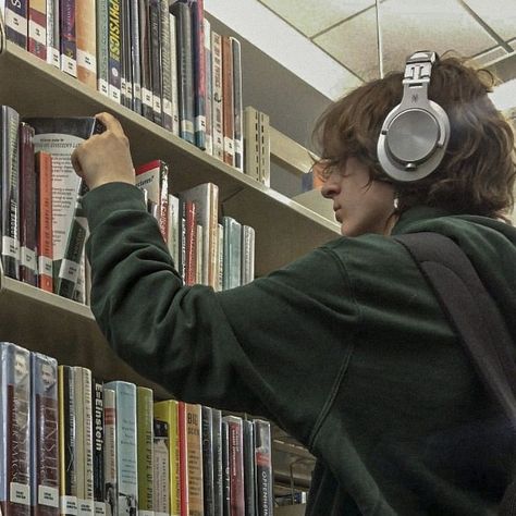 Male Student Aesthetic, Art Boy Aesthetic, Smart Boy Aesthetic, Nerdy Guy Aesthetic, Nerd Guy Aesthetic, Nerdy Boy Aesthetic, School Boy Aesthetic, Downtown Boy, Nerdy Boy