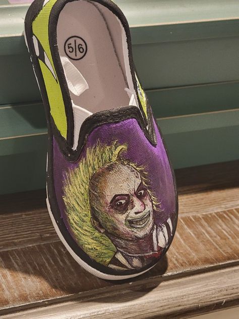 Beetlejuice Halloween shoes Painted Pants, Beetlejuice Halloween, Halloween Shoes, Beetlejuice, Toddler Shoes, Art Work, Hand Painted, Halloween, Pants