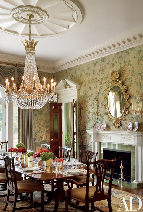 Allan Greenberg Crafts a Georgian-Style House in New Jersey | Architectural Digest Traditional Formal Dining Room, Stone Cottage Homes, Formal Dining Room Furniture, Georgian Style Homes, Georgian Interiors, Interior Design Layout, Traditional Dining Rooms, Dining Room Paint, Christmas Dining Room