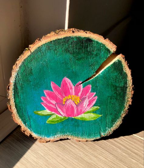 Diy Wood Painting Art, Art On Wood Slices, Painting Ideas On Wood Acrylic, Flower Painting On Wood, Wooden Ornaments Diy, Food Art Painting, Acrylic Painting On Wood, Wood Art Diy, Coaster Art