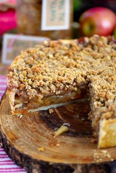 Deep Dish Dutch Apple Pie is loaded with a spiced apple filling and topped with… Dutch Crunch Apple Pie, Crunch Topping For Apple Pie, Shana Tovah, Deep Dish Apple Pie, Dutch Apple Pie Recipe, Apple Crumb Pie, Crumb Pie, Homemade Apple Pie Filling, Mom On Timeout