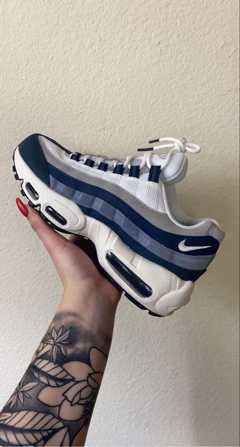 @nike #nike #airmax #sneakers #streetstyle #gymfit #ootd Nike 95, Nike Tenis, Airmax 95, Nike Airmax 95, Pretty Shoes Sneakers, All Nike Shoes, Shoes Outfit Fashion, Dad Shoes, Fresh Shoes