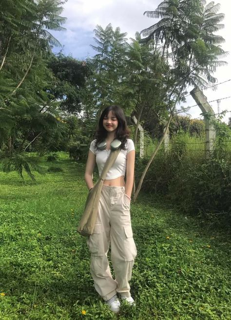 Nang Su Pearl, Su Pearl, Beige Cargo, Simple Casual Outfits, Korean Casual Outfits, Everyday Fashion Outfits, Quick Outfits, Tomboy Style Outfits, Easy Trendy Outfits