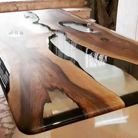 Table Top Ideas, Beautiful Dining Table, Wood Resin Table, Wood Table Design, Hall Furniture, Esstisch Modern, Small Kitchens, Epoxy Resin Table, Resin Furniture