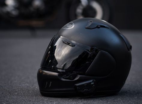 Arai Helmet, Motorcycle Lifestyle, Agv Helmets, Motorcycle Backpacks, Motorcycle Helmet Design, Motorcycle Brands, Arai Helmets, Retro Helmet, Motorcycle Luggage