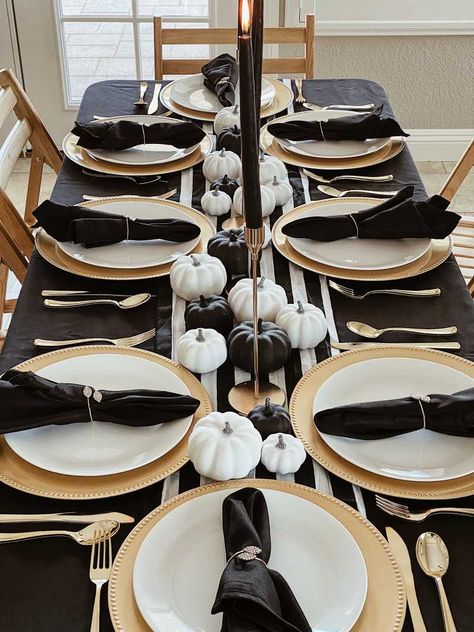 Black Tablecloth Thanksgiving Setting, Black And White Plates Table Setting, Glam Thanksgiving Table Decor, Black Thanksgiving Decor, Black Charger Plates Table Settings, Table Settings Black And Gold, Black And White Thanksgiving Decor, Black Tablecloth Decor, Thanksgiving Table Settings Black