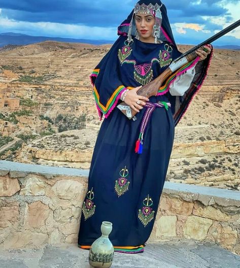 Global Dress, Mode Abaya, Dress Attire, Wedding Dress Couture, Body Modifications, Traditional Clothing, North Africa, African Clothing, Traditional Dresses