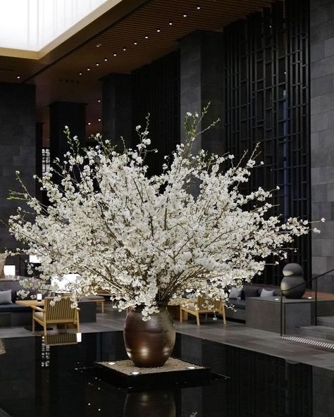 Aman Tokyo, Hotel In Tokyo, Hotel Flower Arrangements, Blossom House, Sakura Season, 80s Art Deco, Hotel Flowers, Japanese Tree, Large Flower Arrangements