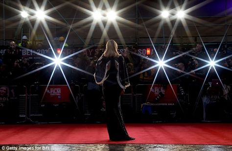 All of the lights: Cate posed expertly in front of the hundreds of flashing cameras... Midnight Blue Gown, Famous Lifestyle, Maladaptive Daydreaming, Cute Blue Wallpaper, 5x8 Area Rugs, Rooney Mara, London Film Festival, All Of The Lights, Visual Board