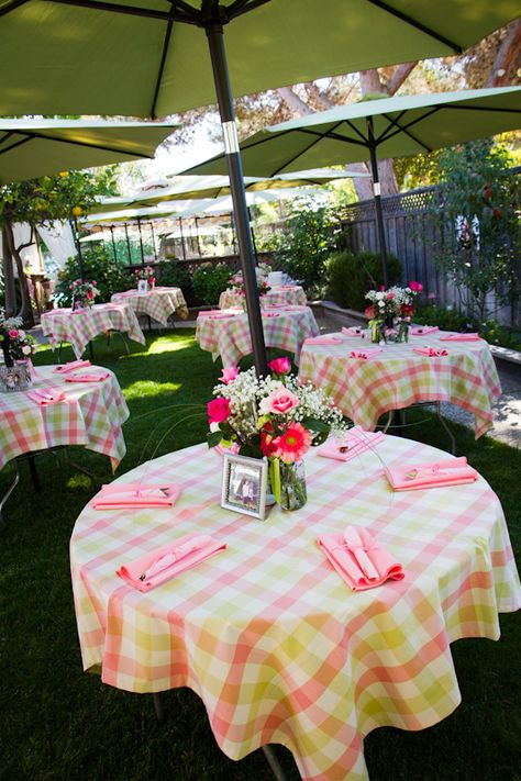 Backyard wedding love the table cloths and umbrellas Round Table With Umbrella Centerpiece, Umbrella Backyard, Taylor Graduation, Backyard Wedding Pool, Spring Engagement Party, Umbrella Centerpiece, Navy Wedding Colors, Backyard Bridal Showers, Southern Maryland