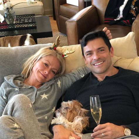 kelly-ripa-and-mark-consuelos Kelly Ripa Mark Consuelos, Italian Soccer Team, Mark Consuelos, Beginner Crochet Tutorial, Kelly Ripa, Lifestyle Change, Romantic Beach, Beach Photo, 8k Followers