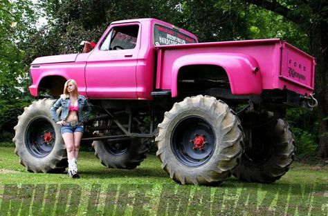 country girls and jacked up ford trucks | Via Bryan Vierra