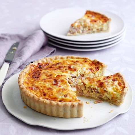 Mary Berry's quiche lorraine recipe Quiche Lorraine Recipe, Delicious Quiche, Mary Berry Recipe, Easy Quiche, Classic French Dishes, British Bake Off, British Baking, French Dishes, Berries Recipes