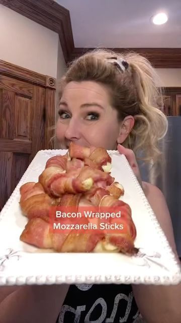 Kate Kelso Higdon on Instagram: "Drop a 🥓 if this looks good to you! Bacon Wrapped Mozzarella Sticks Cut 6 mozzarella sticks in half and then wrap in bacon. I used sugar free bacon for mine. (Companies often add sugar to bacon) Set in the freezer for at least 1 hour and then bake at 400 degrees for 18 minutes or until bacon is brown. So good and you can also make or heat up in the airfryer. Ingredients: 6 mozzarella sticks 12 slices of sugar free bacon" Bacon Wrapped Mozzarella Sticks, Bacon Wrapped Mozzarella, Kate Higdon, Eating Low Carb, Best Keto Meals, Easy Keto Meal Plan, Keto Diet Snacks, Low Carb Appetizers, Mozzarella Sticks