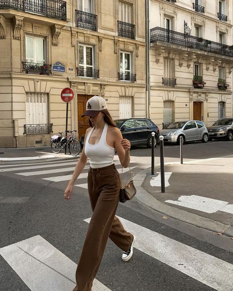 Brown Jeans Women, Jeans Marron, Halter Tops Outfit, Aesthetic Galaxy, Street Fits, Bright Color Dresses, White Boho Dress, Brown Jeans, Denim Patterns