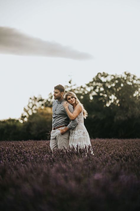 Lavender Engagement, Lavender Fields Photography, Farm Engagement Photos, Shooting Couple, Field Engagement Photos, Rustic Farm Wedding, Wedding Photo Shoot, Wedding Venue Inspiration, Lavender Field